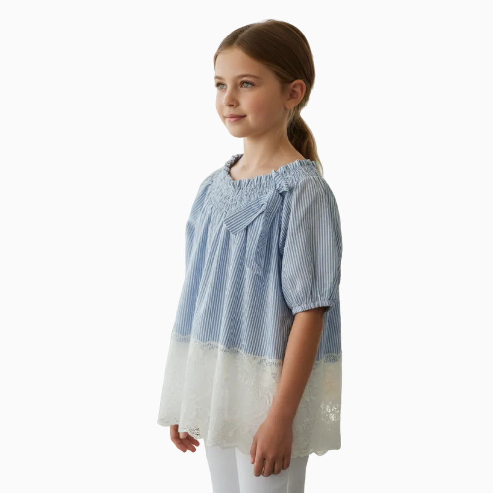 Fun & Fun blusa a righe azzurre e bianche con pizzo e scollo arricciato bambina