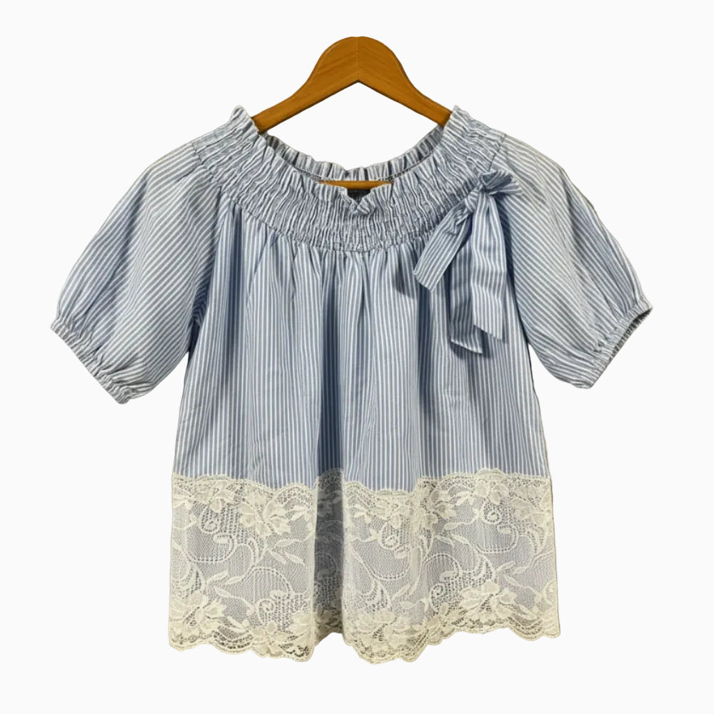 Fun & Fun blusa a righe azzurre e bianche con pizzo e scollo arricciato bambina
