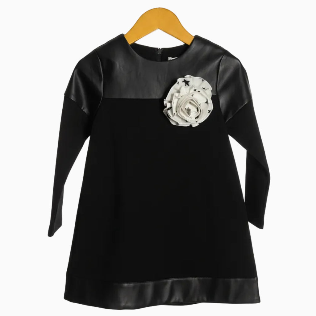 Alice Pi abito nero con dettagli in ecopelle e spilla fiore bambina