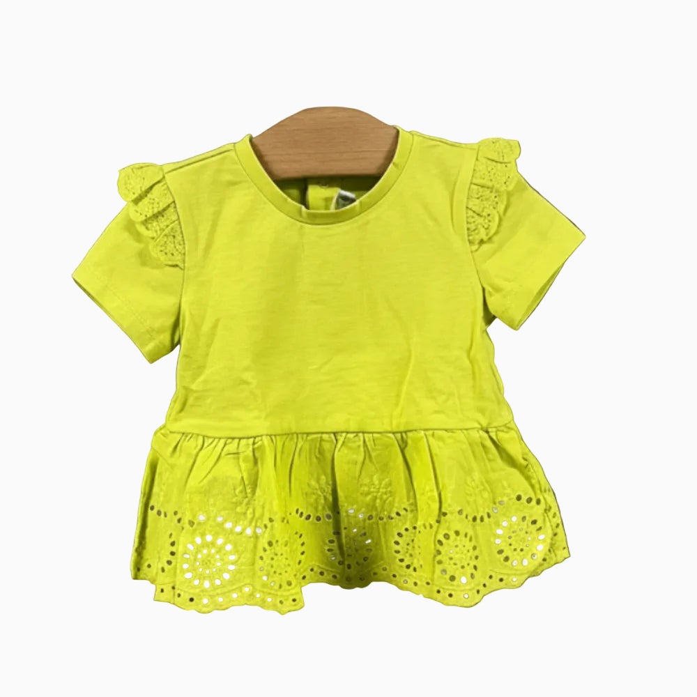 Mayoral t-shirt neonata giallo lime con volant e dettagli in sangallo - Abbigliamento bambini firmato | CDifferent Outlet