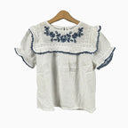 Mayoral blusa in plumetis con ricamo floreale blu e pizzo bambina - Abbigliamento bambini firmato | CDifferent Outlet