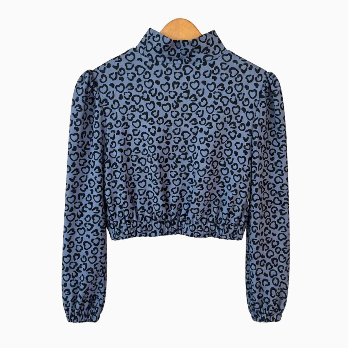 Top bambina maniche lunghe azzurro fantasia cuori e leopardato collo alto