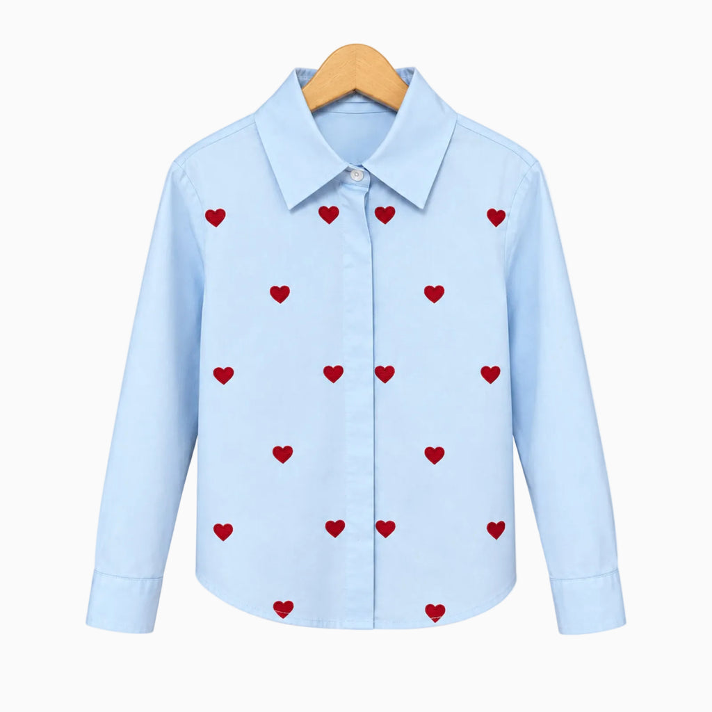 Camicia bambina celeste cuori rossi ricamati in rilievo